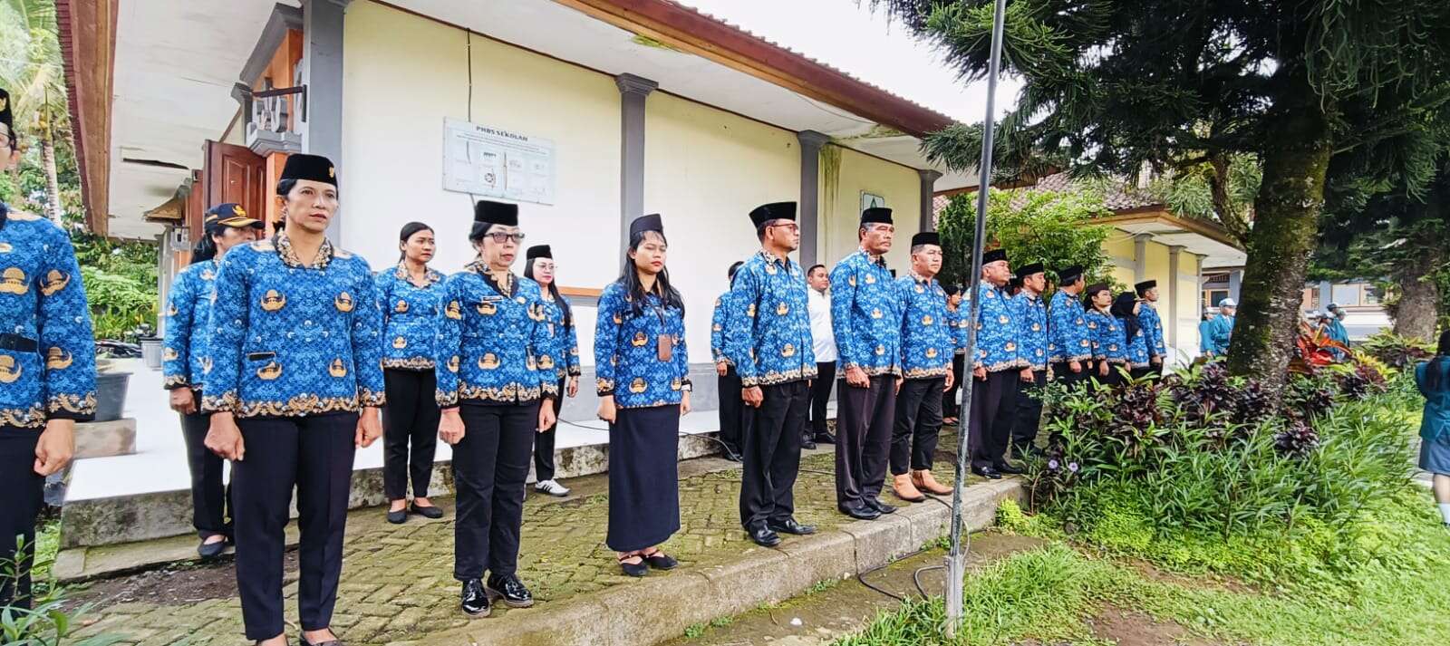 UPACARA BENDERA MEMPERINGATI HARI PAHLAWAN